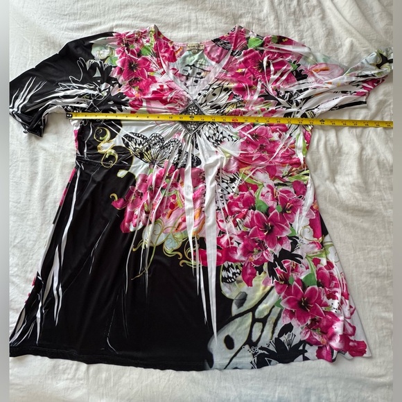 ONE WORLD Pink and Black Floral V-Neck Blouse 2X - Picture 7 of 11